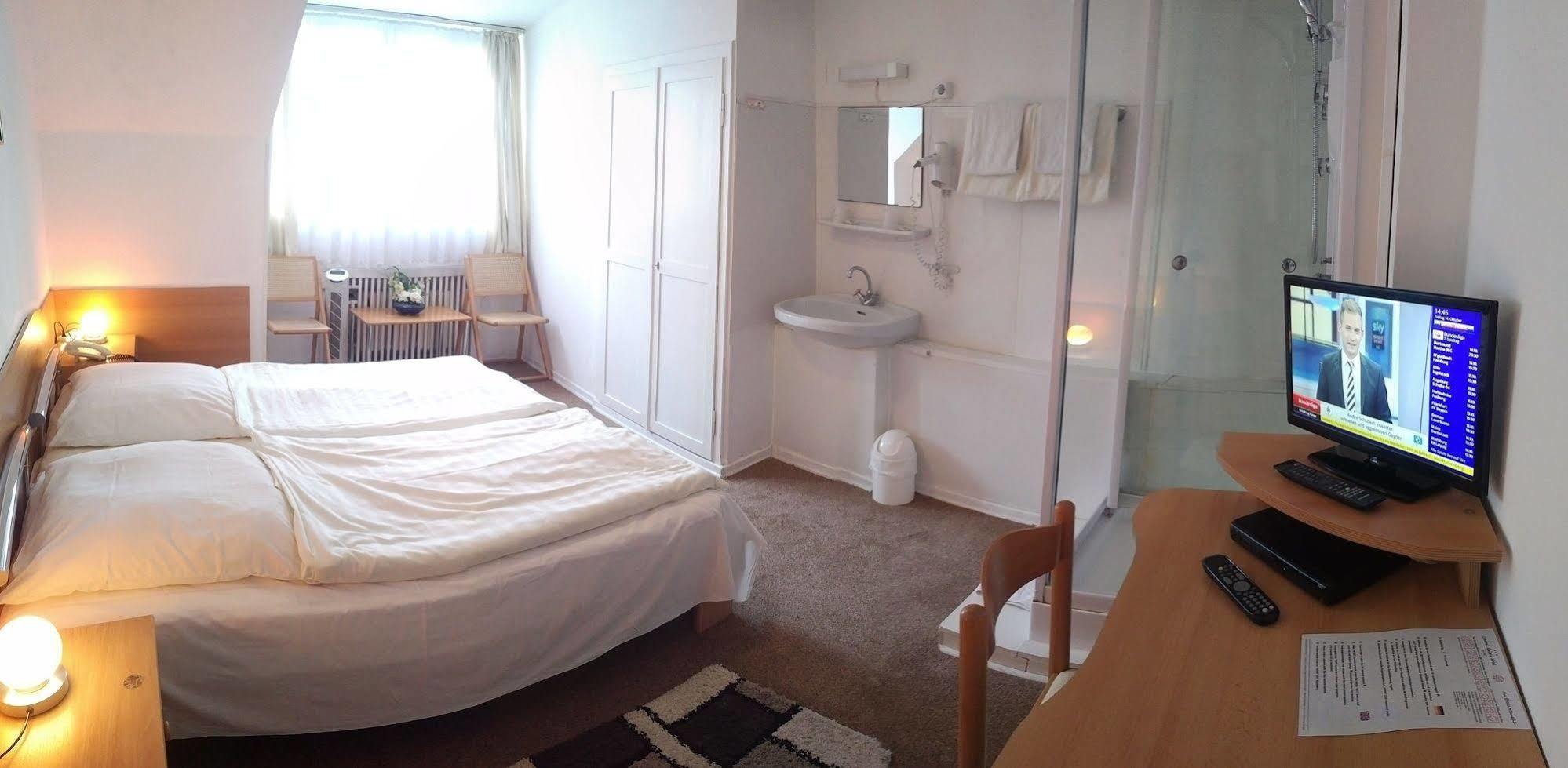 Central Budget Hotel Бонн Екстер'єр фото