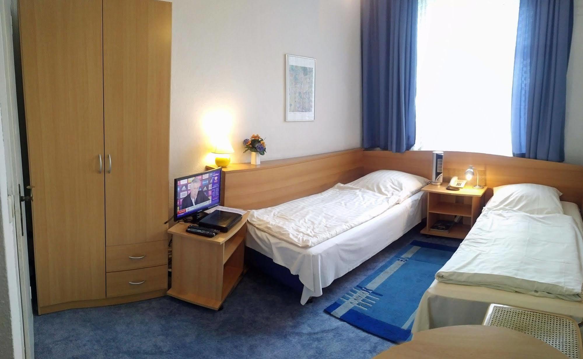 Central Budget Hotel Бонн Екстер'єр фото