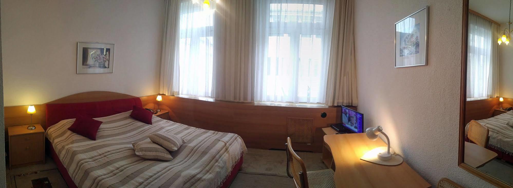 Central Budget Hotel Бонн Екстер'єр фото